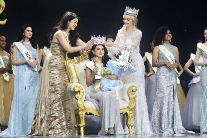 Finalis asal Sulawesi Utara Audrey Vanessa menjadi pemenang Miss Indonesia 2022