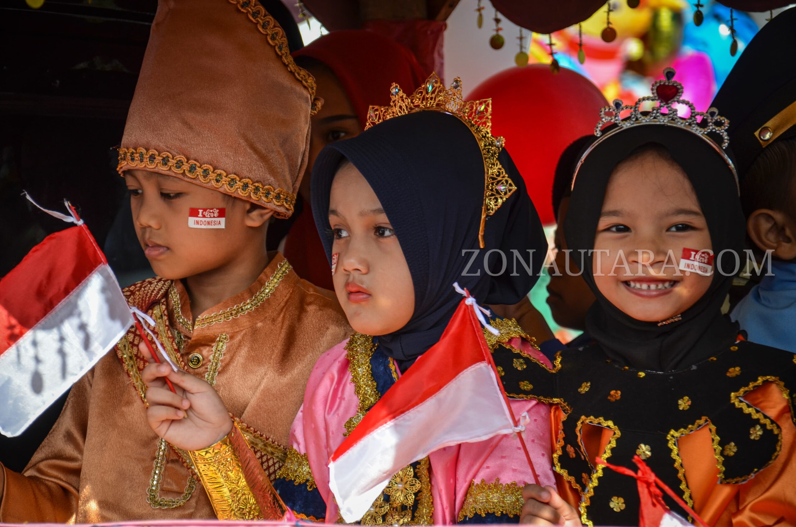 Anak TK dan PAUDse-Kota Kotamobagu mengikuti karnaval merah putih, (Foto: Yegar Sahaduta).