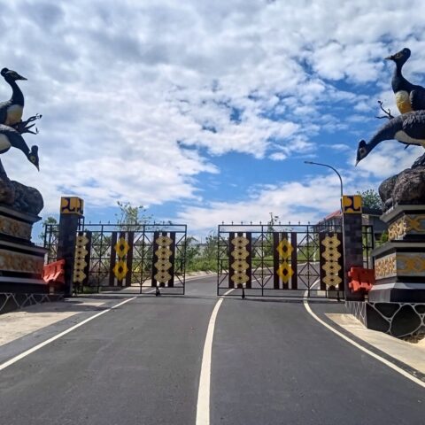 Gerbang menuju PSN Bendungan Lolak, (Foto: Sajidin Kandoli).