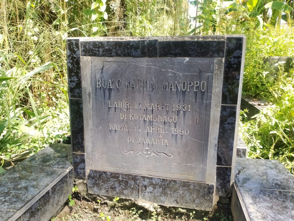 Makam Kartini Manoppo yang berada di Kelurahan Kotabangon, Kota Kotamobagu, (Foto: Tri Deyna).