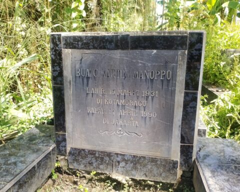 Makam Kartini Manoppo yang berada di Kelurahan Kotabangon, Kota Kotamobagu, (Foto: Tri Deyna).