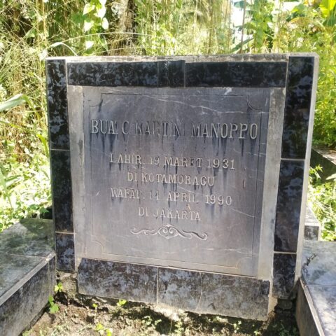 Makam Kartini Manoppo yang berada di Kelurahan Kotabangon, Kota Kotamobagu, (Foto: Tri Deyna).