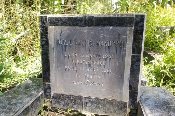 Makam Kartini Manoppo yang berada di Kelurahan Kotabangon, Kota Kotamobagu, (Foto: Tri Deyna).