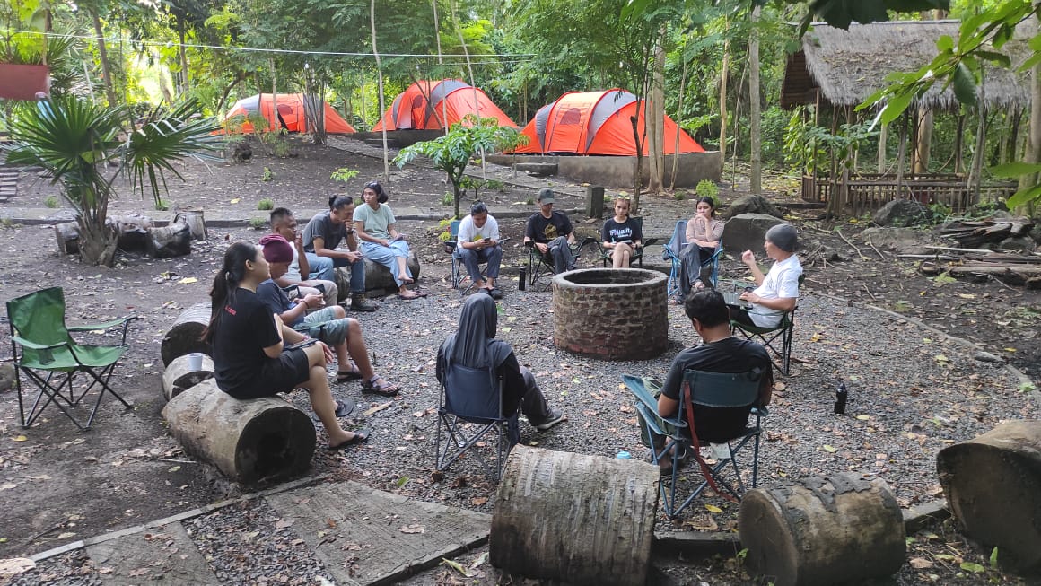 Dalam rangka upaya pengarusutamaan gender di ruang redaksi, Tentangpuan.com yang merupakan part of Zonautara.com membarikan penguatan kapasitas dengan pelatihan menulis berita yang lebih ramah gender, (Foto: Dokumen Zonautara.com).