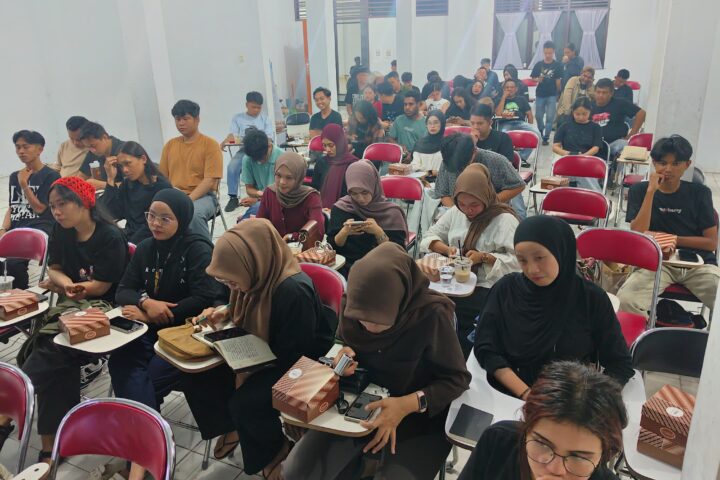 Suasana nonton bareng "Pesta Babi: Kolonialisme di Zaman Kita", (Foto: Koleksi Zonautara.com).